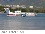Геленджик, "Гидроавиасалон-2006". Самолет-амфибия Бе-200ЧС на пути к точке начала разбега. Редакционное фото, фотограф Дмитрий Щукин / Фотобанк Лори
