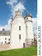 Замок Амбуаз (château d'Amboise) в солнечный день ранней осенью. Департамент Эндр и Луара. Франция (2017 год). Редакционное фото, фотограф E. O. / Фотобанк Лори