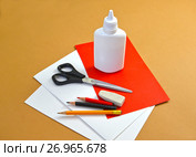 Изготовление подарочной открытки-валентинки с голубями. Пошаговый процесс: исходные материалы. Стоковое фото, фотограф Ирина Борсученко / Фотобанк Лори