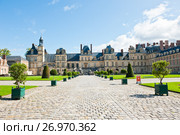 Дворец Фонтенбло  (фр. Château de Fontainebleau) в солнечный день. Франция (2017 год). Редакционное фото, фотограф E. O. / Фотобанк Лори