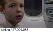 Child in plane refusing to take medicine. Стоковое видео, видеограф Данил Руденко / Фотобанк Лори