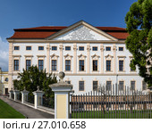 Здание молодежного центра (Jugendhaus) при монастыре Гёттвайг (Stift Göttweig) близ города Кремз. Нижняя Австрия. (2017 год). Стоковое фото, фотограф Bala-Kate / Фотобанк Лори
