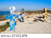 PAPHOS - JULY 12, 2017: Idol of Pomos.Waterside Artwork in Paphos made by students from high schools across the island. Редакционное фото, фотограф Papoyan Irina / Фотобанк Лори
