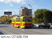 Екатеринбург. Трамвайный вагон Tatra T6B5SU №758 на улице Челюскинцев в районе Городского пруда (2007 год). Редакционное фото, фотограф Дмитрий Щукин / Фотобанк Лори
