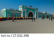 Building of the railway station in the city of Novosibirsk (2017 год). Редакционное фото, фотограф Юлия Машкова / Фотобанк Лори