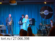 Концерт джаз-банды "Невелик Оркестр" "Nevelique Orchestre". Певица Наталия Тапиша. Екатеринбург. Редакционное фото, фотограф Евгений Ткачёв / Фотобанк Лори