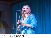 Концерт джаз-банды "Невелик Оркестр" "Nevelique Orchestre". Певица Наталия Тапиша. Екатеринбург. Редакционное фото, фотограф Евгений Ткачёв / Фотобанк Лори