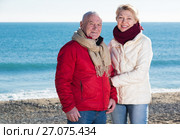 Mature couple walking by sea. Стоковое фото, фотограф Яков Филимонов / Фотобанк Лори