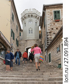Staircase and clock tower Sahat-Kula, Montenegro (2017 год). Редакционное фото, фотограф Ekaterina Andreeva / Фотобанк Лори