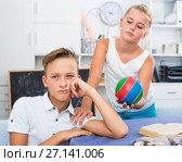 Girl is excusing for the offendedly boy and offering to play ball. Стоковое фото, фотограф Яков Филимонов / Фотобанк Лори