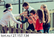 Laughing children playing at Blind man bluff. Стоковое фото, фотограф Яков Филимонов / Фотобанк Лори