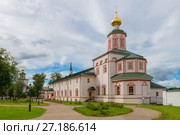 Валдайский Иверский Святоозерский Богородицкий мужской монастырь.  Церковь Богоявления с трапезной палатой 1657-59 (2015 год). Стоковое фото, фотограф Pukhov K / Фотобанк Лори