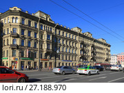 Дом купца Шарова - Доходный дом П. И. Лихачева. Литературный клуб Санкт-Петербурга, Невский проспект, дом 66 (2017 год). Редакционное фото, фотограф Григорий Писоцкий / Фотобанк Лори