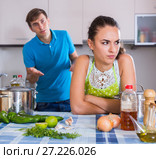 Upset man and frustrated woman at kitchen. Стоковое фото, фотограф Яков Филимонов / Фотобанк Лори