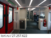 Внутри вагона двухэтажного поезда Stadler «Тбилиси — Батуми». Грузия (2017 год). Редакционное фото, фотограф Алексей Гусев / Фотобанк Лори
