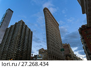 Нью-Йорк, Манхэттен.Знаменитый "утюг" (Flatiron Building) на фоне вечернего неба. (2017 год). Редакционное фото, фотограф Сергей Рыбин / Фотобанк Лори