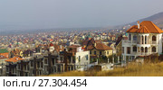 Плотная малоэтажная жилая застройка небольшого поселка Супсех в окрестностях курортного города Анапа. Вид с Лысой горы (2017 год). Редакционное фото, фотограф Наталья Гармашева / Фотобанк Лори