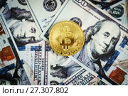 Gold coin bitcoin on hundred dollar bills. Стоковое фото, фотограф Курганов Александр / Фотобанк Лори