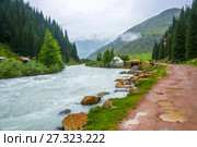 Tourists in Grigorevsky gorge, Kyrgyzstan (2016 год). Стоковое фото, фотограф Валерий Смирнов / Фотобанк Лори