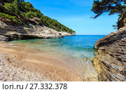 Summer Baia della Pergola beach, Puglia, Italy (2017 год). Стоковое фото, фотограф Юрий Брыкайло / Фотобанк Лори