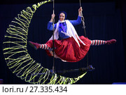 Виктория Акимова в роли Герды в цирковом шоу "Снежная королева" братьев Запашных на "Сибур Арене" в Санкт-Петербурге (2017 год). Редакционное фото, фотограф Stockphoto / Фотобанк Лори