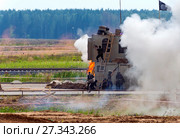 The platoon of soldiers neutralizes alleged opponents (2017 год). Редакционное фото, фотограф Алексей Дмецов / Фотобанк Лори
