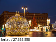 Новогодняя Москва, Лубянская площадь, Россия (2018 год). Редакционное фото, фотограф Наталья Волкова / Фотобанк Лори