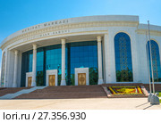 Alisher Navoi Library in Tashkent, Uzbekistan (2016 год). Редакционное фото, фотограф Валерий Смирнов / Фотобанк Лори