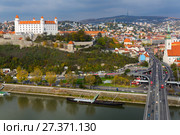 Bratislava castle and Saint Martins cathedral, river Danube (2017 год). Стоковое фото, фотограф Яков Филимонов / Фотобанк Лори