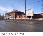 Напольная школа. Алапаевск. Свердловская область. Россия (2013 год). Редакционное фото, фотограф Сергей Афанасьев / Фотобанк Лори