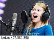 Regording studio. Child girl singing or role voicing. Стоковое фото, фотограф Дмитрий Калиновский / Фотобанк Лори
