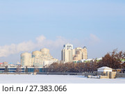 Город Екатеринбург. Набережная Городского пруда возле ККТ "Космос" (2015 год). Редакционное фото, фотограф Светлана Зотеева / Фотобанк Лори