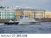Противодиверсионный катер "Кинель" принимает участиев военном параде в честь Дня ВМФ. Санкт-Петербург (2017 год). Редакционное фото, фотограф Виктор Карасев / Фотобанк Лори