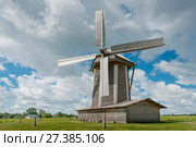 Россия, Тарханы, музей Лермонтова, Лермонтово, мельница, ветряк, и дом мельника (2017 год). Редакционное фото, фотограф Александр Циликин / Фотобанк Лори