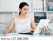 Woman working in office. Стоковое фото, фотограф Яков Филимонов / Фотобанк Лори