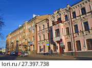Россия, Псков. Дома 2 и 4 по Октябрьскому проспекту. Дом 4 - памятник архитектуры дом промышленника Викенгейзера Иоан-Георга Францевича, 19 век (2017 год). Редакционное фото, фотограф Овчинникова Ирина / Фотобанк Лори