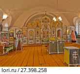 Россия, Пермский край, Шляпники,  Свято-Власиевская церковь, Иконостас, служба (2017 год). Стоковое фото, фотограф Александр Циликин / Фотобанк Лори