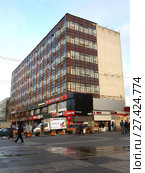 Административное здание. Улица Измайловский Вал, 2. Район Соколиная гора. Москва (2017 год). Редакционное фото, фотограф lana1501 / Фотобанк Лори