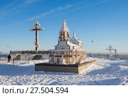 Пермский край. Село Калинино. Белогорский Свято-Николаевский православно-миссионерский мужской монастырь. Макет первоначального вида собора и Поклонный крест (2018 год). Стоковое фото, фотограф Литвяк Игорь / Фотобанк Лори