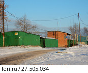 Автостоянка "Хроматрон-2" (РОО "МГСА". Третье местное отделение по ВАО). Красноярская улица. Район Гольяново. Город Москва (2018 год). Редакционное фото, фотограф lana1501 / Фотобанк Лори