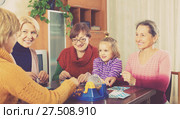Senior women with child at desk with bingo. Стоковое фото, фотограф Яков Филимонов / Фотобанк Лори