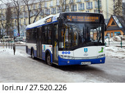 Zakopane, Poland - JAN 01, 2017: The Urbino Solaris electric bus on street in winter time. Редакционное фото, фотограф Юлия Кузнецова / Фотобанк Лори