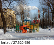 Детская игровая площадка. Мемориально-парковый комплекс. Район Лефортово. Город Москва (2018 год). Стоковое фото, фотограф lana1501 / Фотобанк Лори