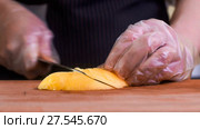 The chef in black apron cuts vegetables. tartar. Стоковое видео, видеограф Игорь Кузнецов / Фотобанк Лори