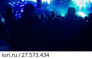 At dance music festival. Стоковое видео, видеограф Roman Larchikov / Фотобанк Лори