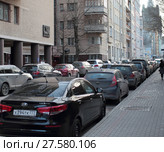 Москва, улица Сивцев Вражек переулок дом 15 с видом на здание МИДа (2017 год). Редакционное фото, фотограф Дмитрий Неумоин / Фотобанк Лори