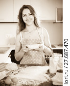 woman with a plate. Стоковое фото, фотограф Яков Филимонов / Фотобанк Лори