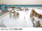 Вид на самый длинный в мире крытый метромост и Михайловскую набережную с Октябрьского  моста. Река Обь, Новосибирск, Сибирь, Россия (2018 год). Редакционное фото, фотограф Евгений Мухортов / Фотобанк Лори