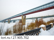 Новосибирский крытый метромост через реку Обь зимой. Новосибирск, Сибирь, Россия (2018 год). Редакционное фото, фотограф Евгений Мухортов / Фотобанк Лори
