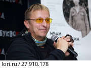 Иван Охлобыстин на презентации своего нового романа "Магнификус II" в книжном магазине "Буквоед" (2017 год). Редакционное фото, фотограф Роман Рожков / Фотобанк Лори